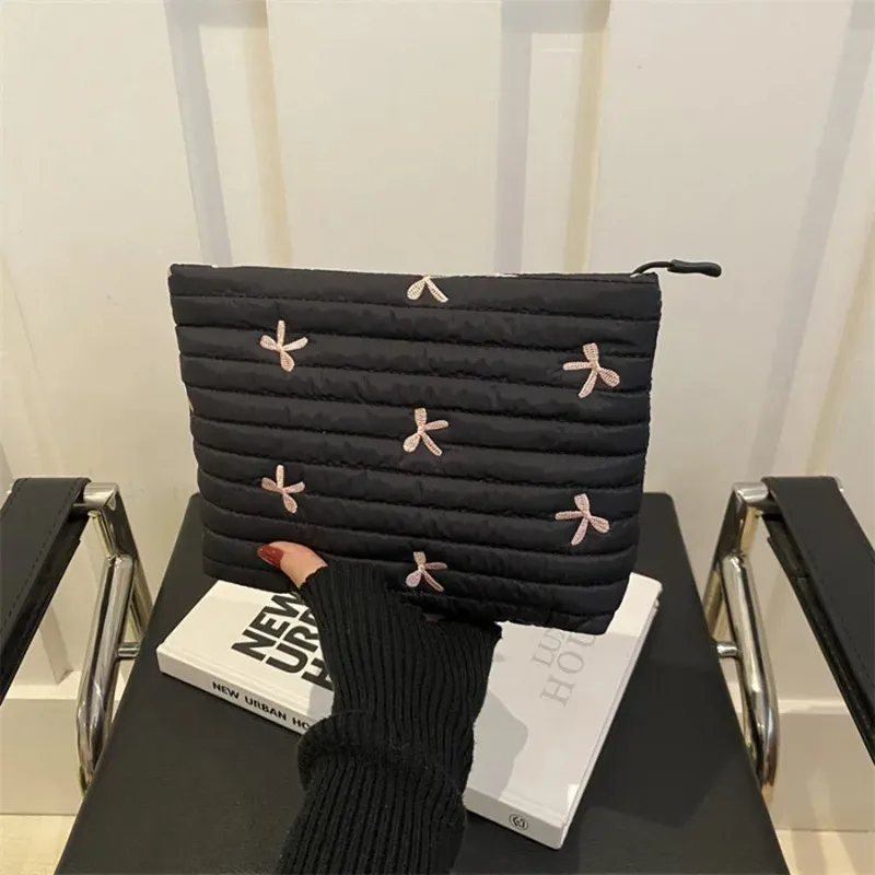 귀여운 디자인의 지퍼형 화장품 가방, 넉넉한 수납 공간 - Embroidery Bag 리뷰 및 가격
