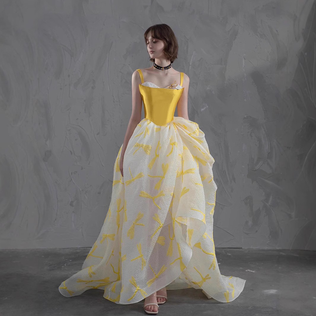 우아한 노란색 새틴 탑 미인 대회 웨딩 게스트 드레스  - Embroidery Yellow Dress 리뷰 및 가격